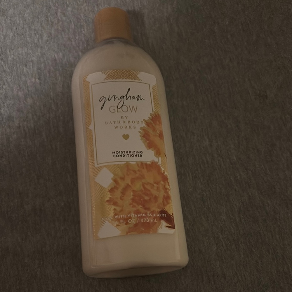 Bath & Body Works Gingham Glow Conditioner with Orange Floral Design